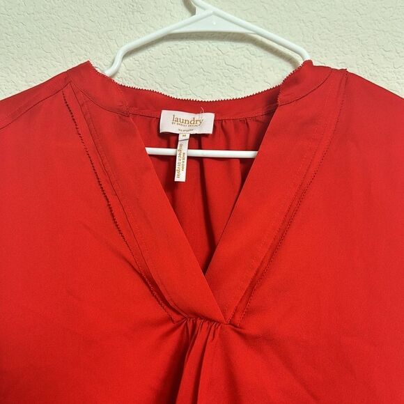 Laundry Shelli Segal medium red v-neck blouse new condition nwot 24C - Picture 3 of 7